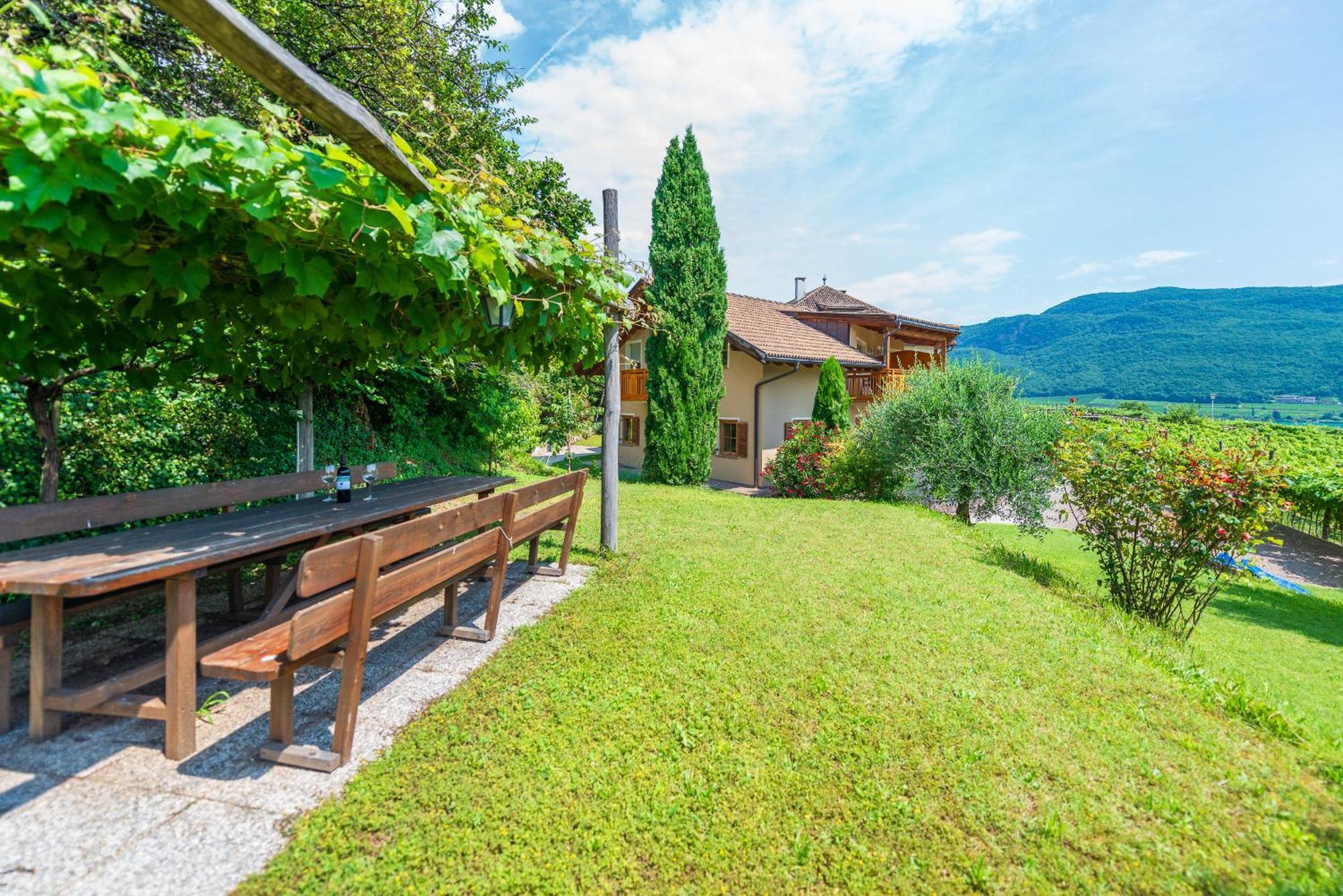 Weinhof Am See Caldaro Exterior foto
