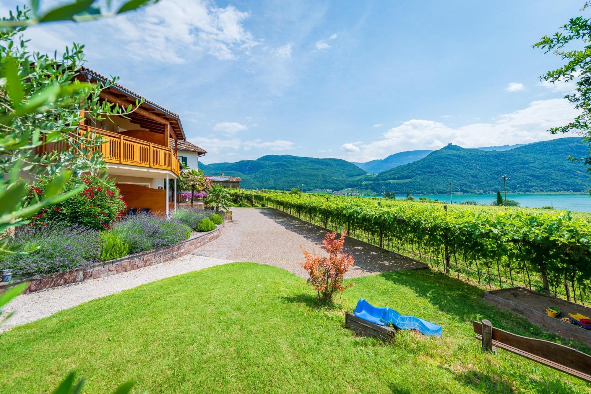 Weinhof Am See Caldaro Exterior foto