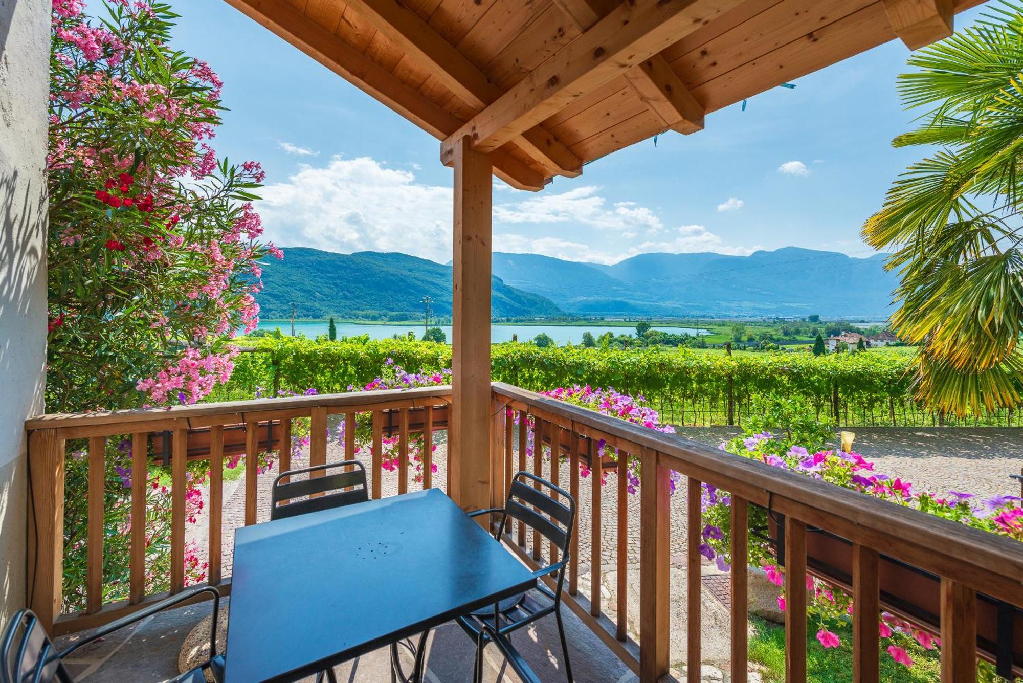 Weinhof Am See Caldaro Exterior foto