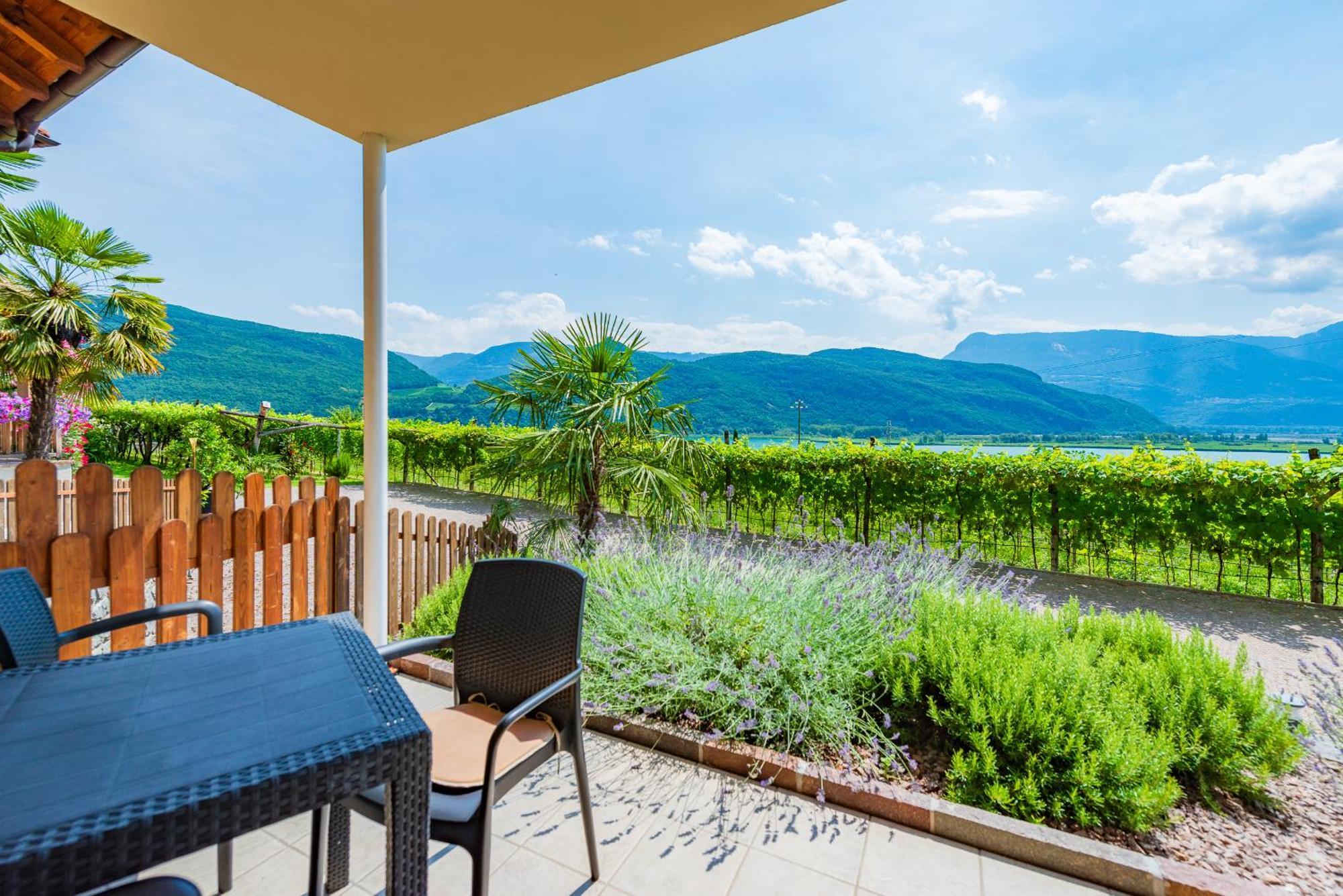 Weinhof Am See Caldaro Exterior foto